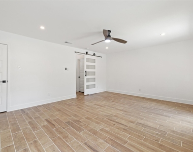 1111 Spearson Ln - Photo Thumbnail 26