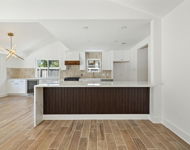 1111 Spearson Ln - Photo Thumbnail 12