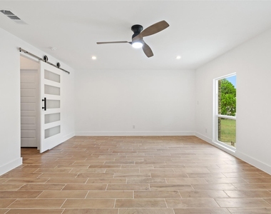 1111 Spearson Ln - Photo Thumbnail 25