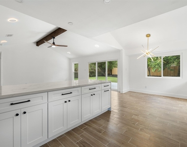 1111 Spearson Ln - Photo Thumbnail 15