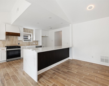 1111 Spearson Ln - Photo Thumbnail 18