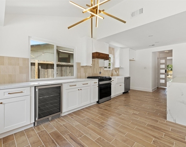 1111 Spearson Ln - Photo Thumbnail 14