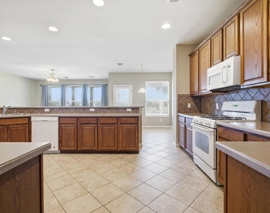 904 Winding Creek Pl - Photo Thumbnail 9