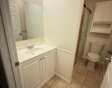 212 Aster St - Photo Thumbnail 7