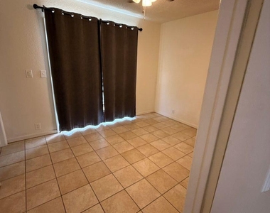 212 Aster St - Photo Thumbnail 6