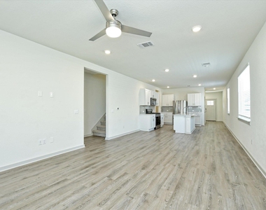 204 Merrick Rd - Photo Thumbnail 13