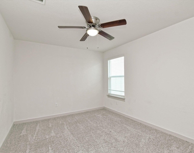 204 Merrick Rd - Photo Thumbnail 27