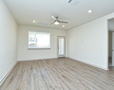 204 Merrick Rd - Photo Thumbnail 12