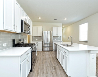 204 Merrick Rd - Photo Thumbnail 8