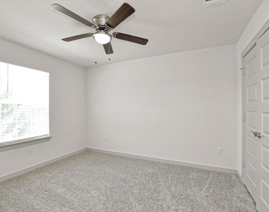 204 Merrick Rd - Photo Thumbnail 24