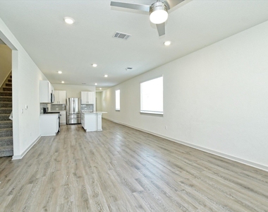 204 Merrick Rd - Photo Thumbnail 14