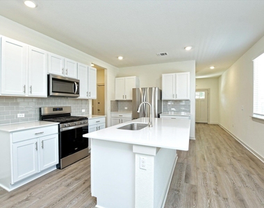 204 Merrick Rd - Photo Thumbnail 7