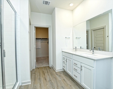 204 Merrick Rd - Photo Thumbnail 19