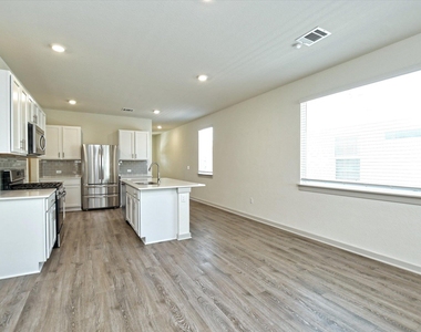 204 Merrick Rd - Photo Thumbnail 10