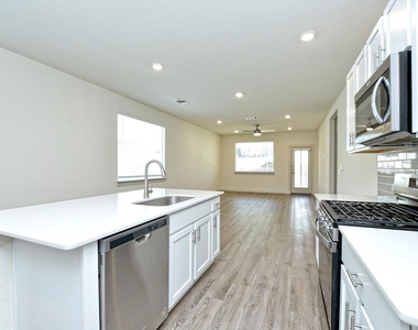 204 Merrick Rd - Photo Thumbnail 9