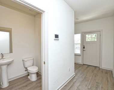 204 Merrick Rd - Photo Thumbnail 31