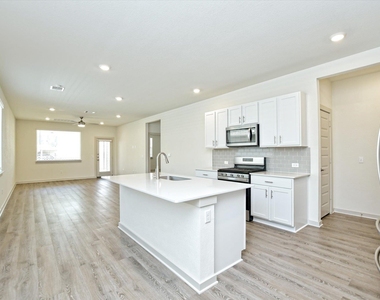 204 Merrick Rd - Photo Thumbnail 6