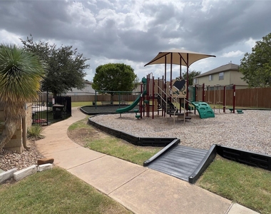 357 Nottingham Loop - Photo Thumbnail 19