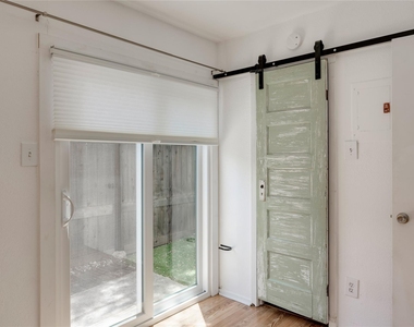 3627 Manchaca Rd - Photo Thumbnail 12