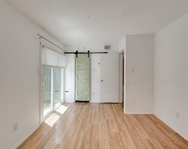 3627 Manchaca Rd - Photo Thumbnail 13