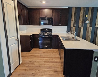 17721 Somerville Ct - Photo Thumbnail 3