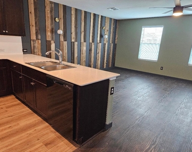 17721 Somerville Ct - Photo Thumbnail 4