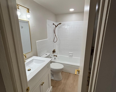 525 W Houston St - Photo Thumbnail 1