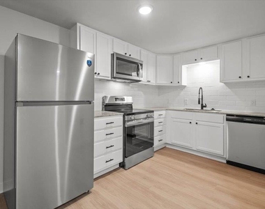 525 W Houston St - Photo Thumbnail 5
