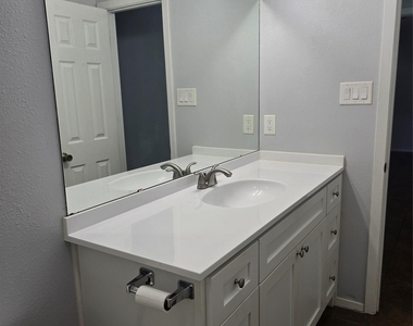 1106 Fauntleroy Trl - Photo Thumbnail 18