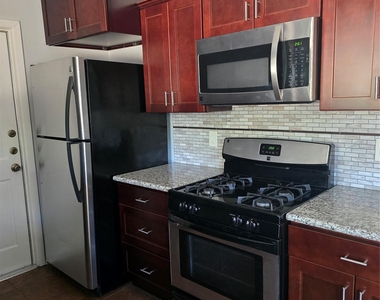1106 Fauntleroy Trl - Photo Thumbnail 34