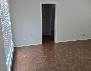 1106 Fauntleroy Trl - Photo Thumbnail 26