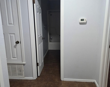1106 Fauntleroy Trl - Photo Thumbnail 13