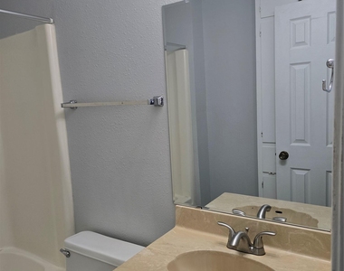 1106 Fauntleroy Trl - Photo Thumbnail 4