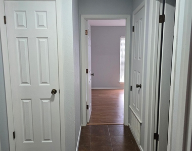1106 Fauntleroy Trl - Photo Thumbnail 12