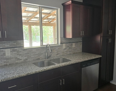 1106 Fauntleroy Trl - Photo Thumbnail 33