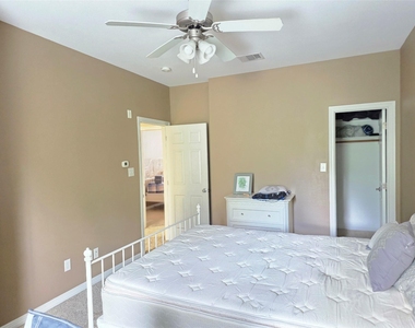 305 Holleman Dr E - Photo Thumbnail 17