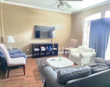 305 Holleman Dr E - Photo Thumbnail 3