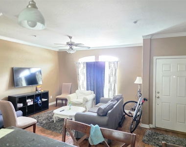 305 Holleman Dr E - Photo Thumbnail 8