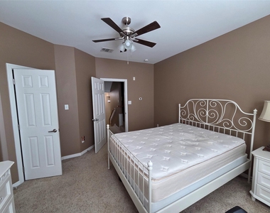305 Holleman Dr E - Photo Thumbnail 29