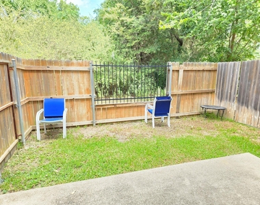 305 Holleman Dr E - Photo Thumbnail 34