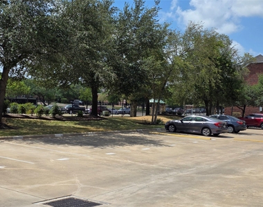 305 Holleman Dr E - Photo Thumbnail 32