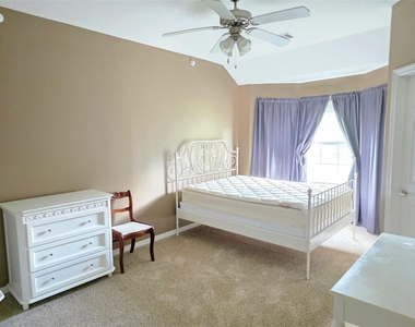 305 Holleman Dr E - Photo Thumbnail 18