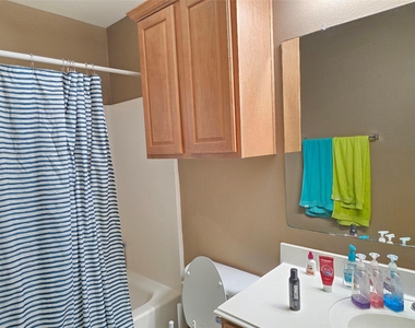 305 Holleman Dr E - Photo Thumbnail 24