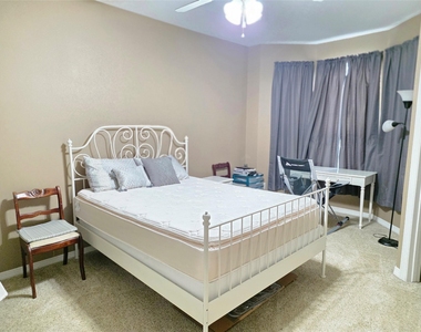 305 Holleman Dr E - Photo Thumbnail 14