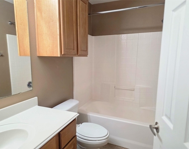 305 Holleman Dr E - Photo Thumbnail 21