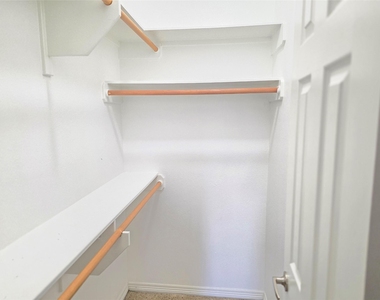 305 Holleman Dr E - Photo Thumbnail 23