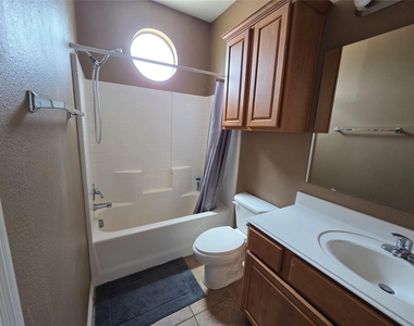 305 Holleman Dr E - Photo Thumbnail 28