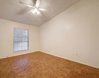 10509 Doering Ln - Photo Thumbnail 22