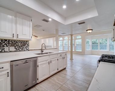 10509 Doering Ln - Photo Thumbnail 9