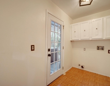 10509 Doering Ln - Photo Thumbnail 18